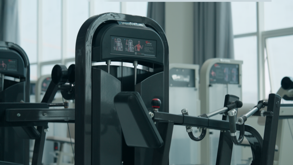 Deretan mesin beban premium sebagai bentuk investasi alat gym komersial