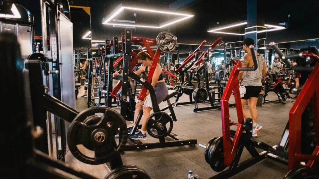 Peralatan gym komersial premium yang awet untuk investasi bisnis gym.