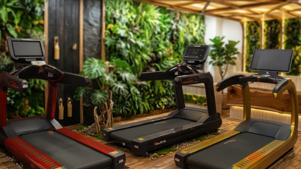 Desain interior gym premium yang menggabungkan elemen alam dan alat fitness komersial