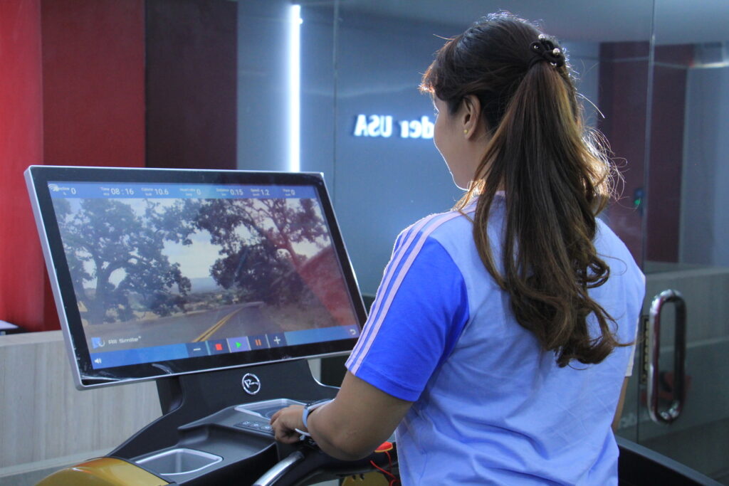 Detail peralatan fitness komersial berkualitas tinggi untuk investasi gym