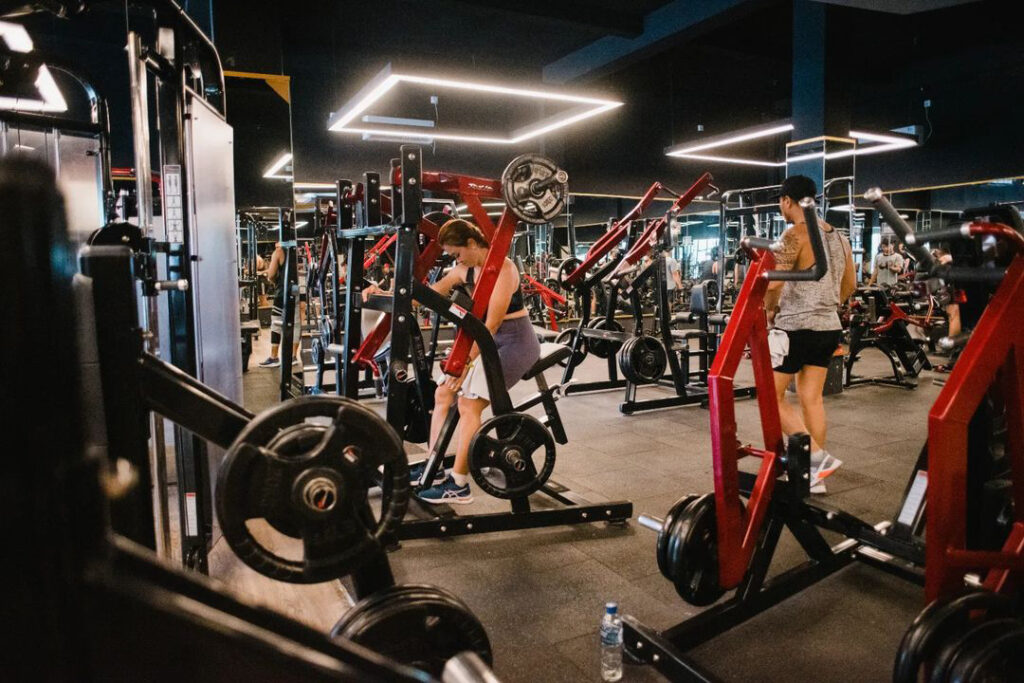 Investasi alat fitness berkualitas dalam rincian biaya buka gym Jakarta