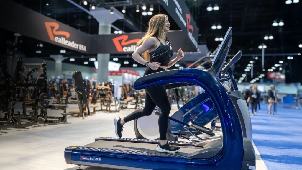 Interior gym mewah di Indonesia dengan peralatan gym komersial premium